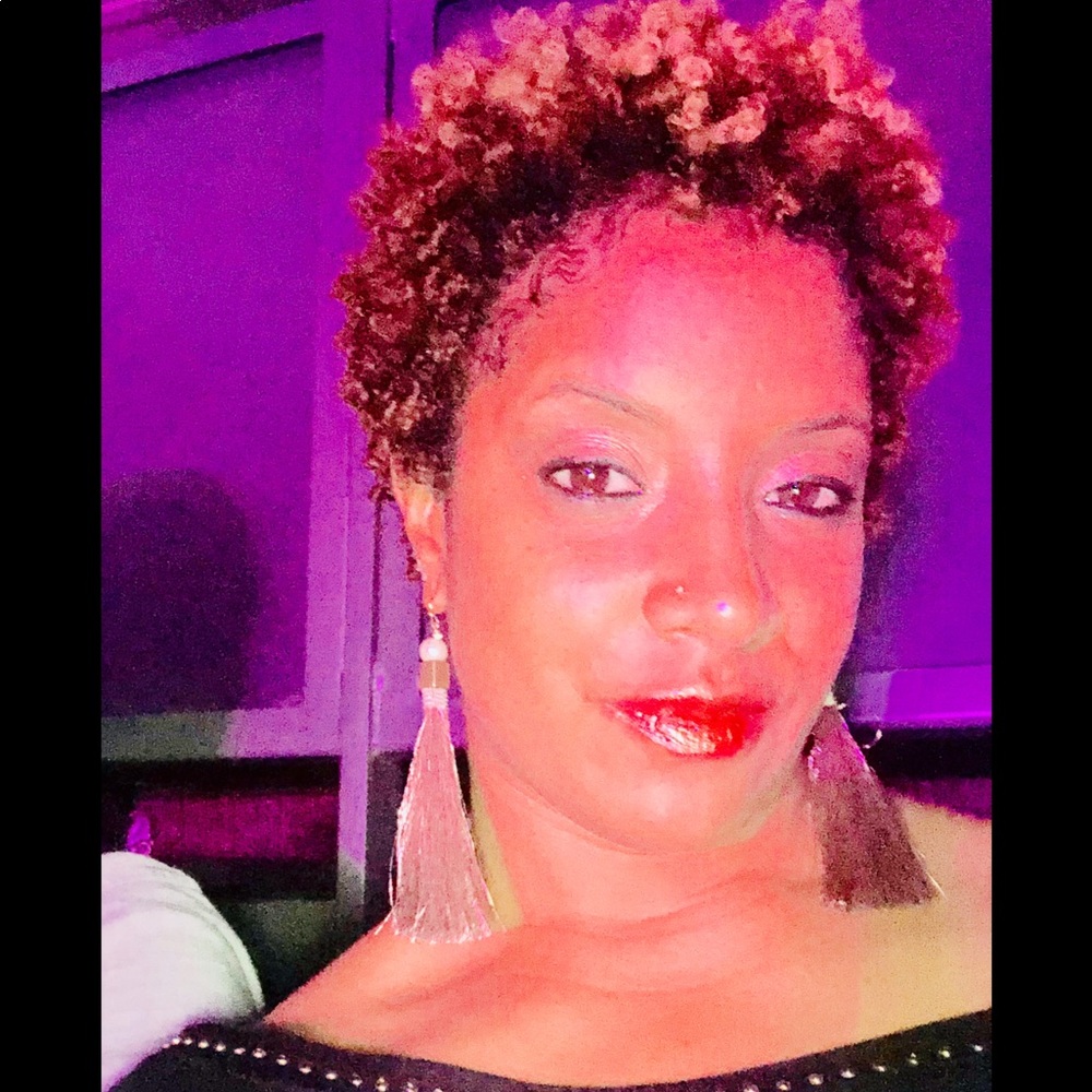 Meet your Posher, Denise